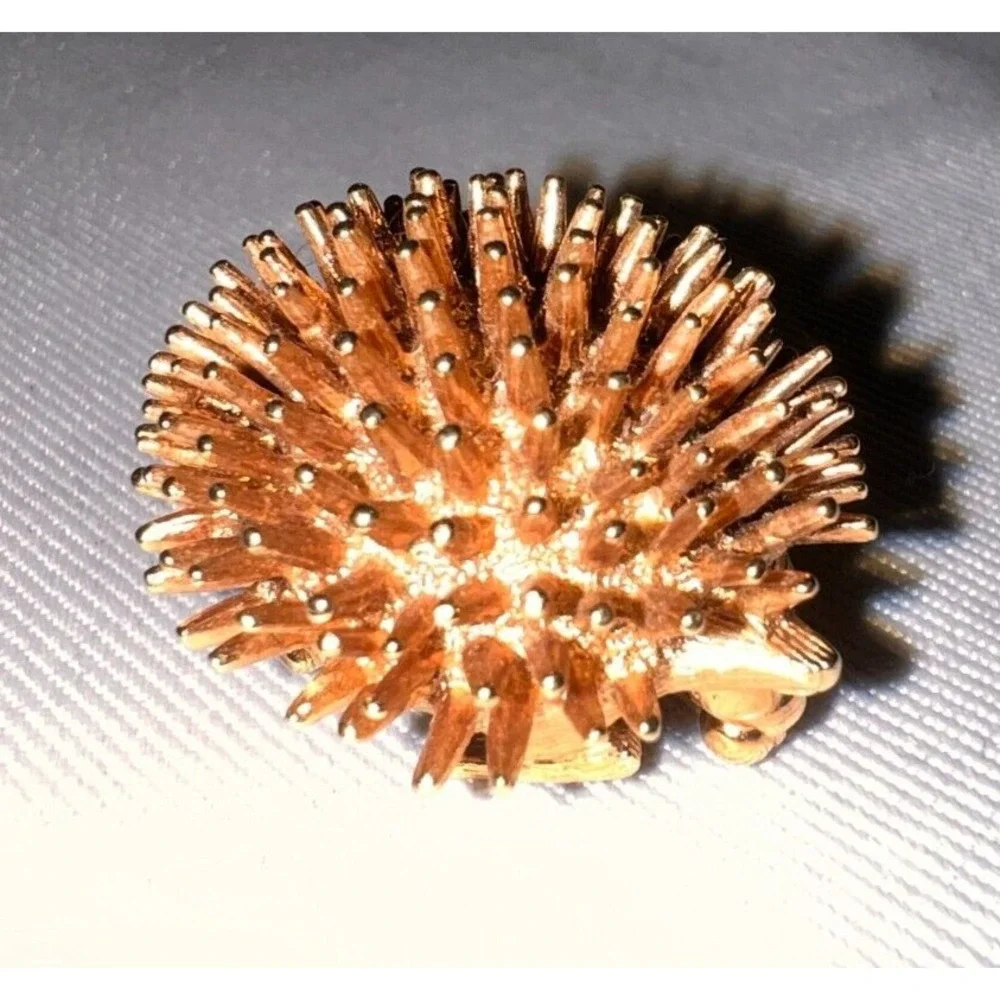 Vintage Sarah Coventry Gold Tone Hedgehog Brooch Pin Amber Rhinestone Eyes